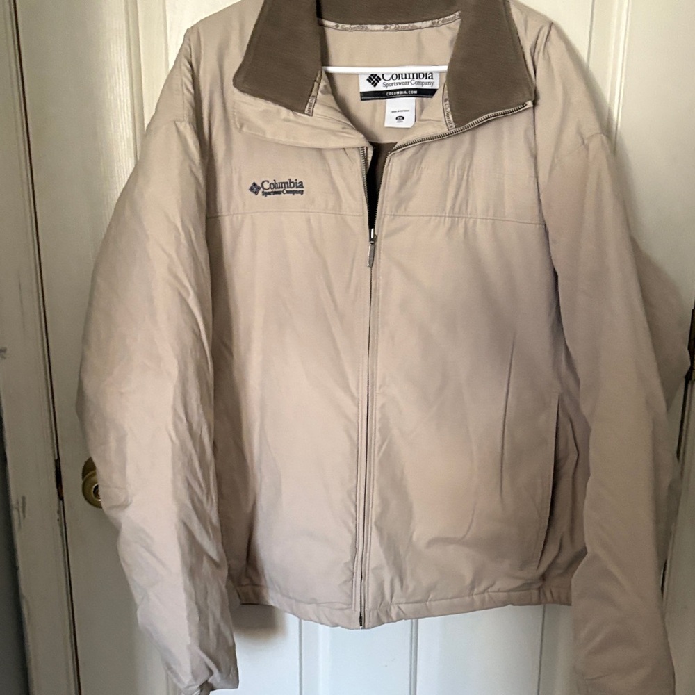 Columbia Light Tan Jacket with Brown Collar